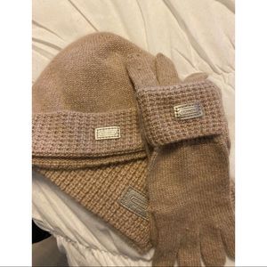 Coach hat, glove, mitt set